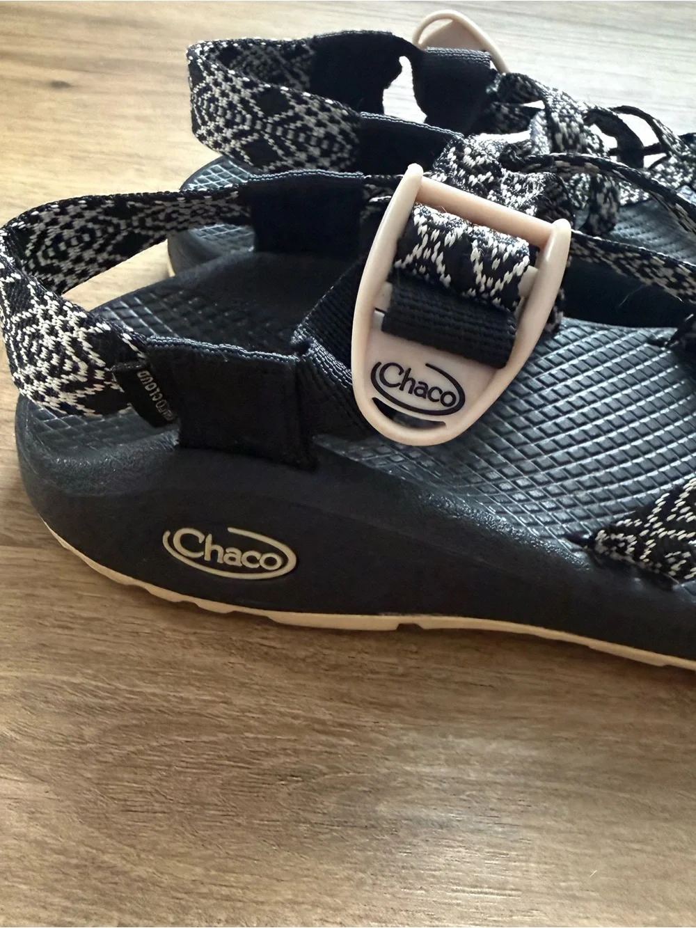 Chaco Women's 6 Black White Patterned Strappy Sandals Hiking Travel Gorpcore